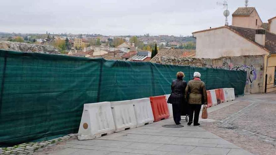 Urbanismo duda de que el muro caído en Los Herreros sea de titularidad municipal