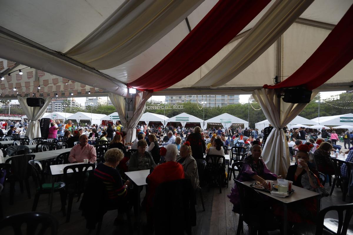 La Feria Andaluza llena de luz y color el Jardín del Turia en València