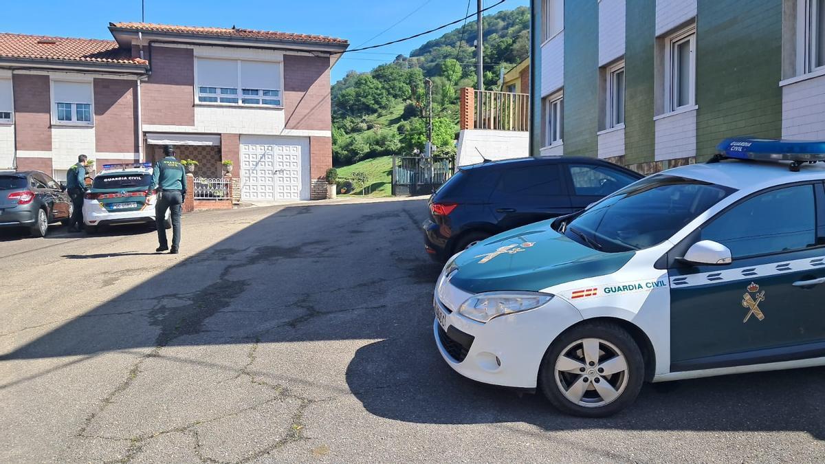 Hallan a un matrimonio tiroteado en su cama en Lena