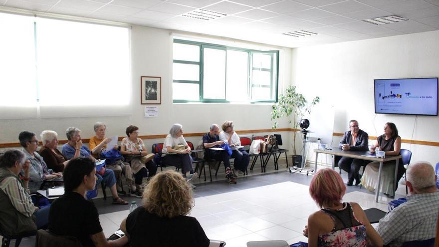 El Ayuntamiento lanza "Oviedo a tu lado" para combatir la soledad no deseada desde los barrios