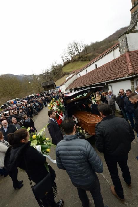 Funeral en Casomera del cazador Fidel Megino.