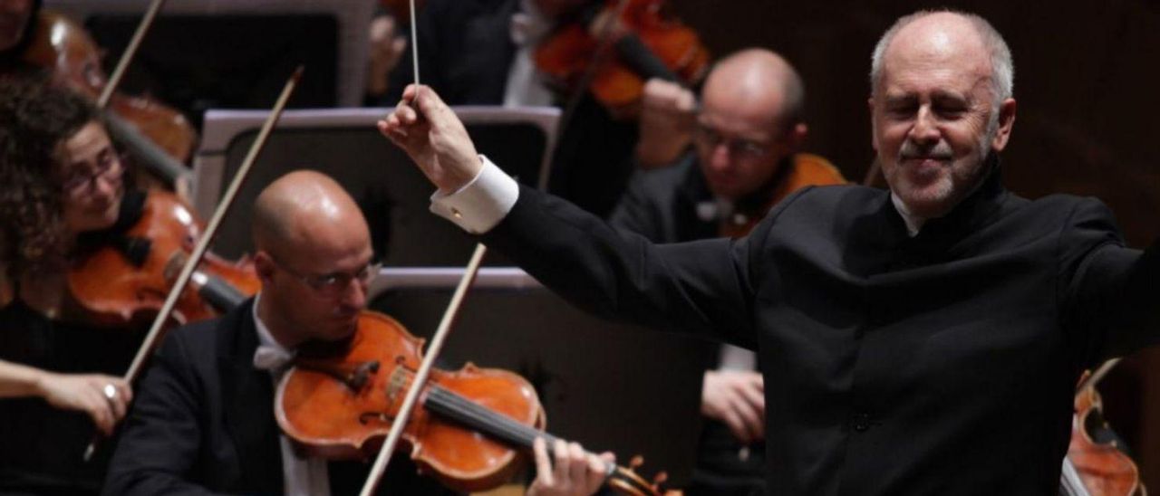 Jesús López Cobos, en un concierto con la OSCyL