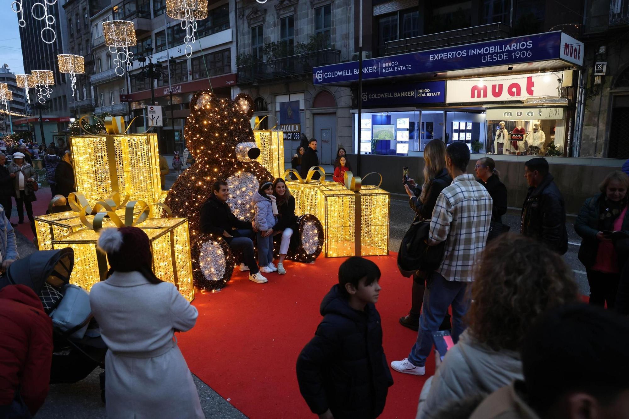 Un Belén Monumental y las calles llenas en el primer domingo navideño