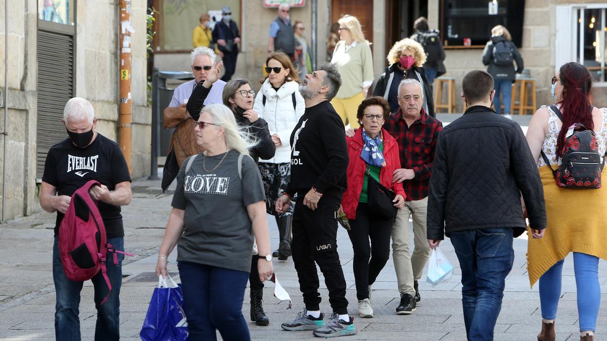 Turistas pasean este fin de semana por el casco vello de Vigo