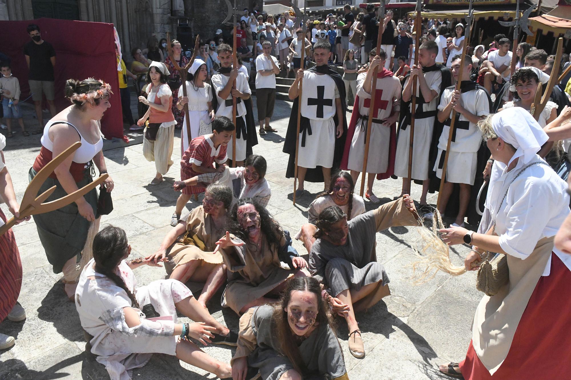 Betanzos cierra su Feira Franca Medieval con la expulsión de los leprosos