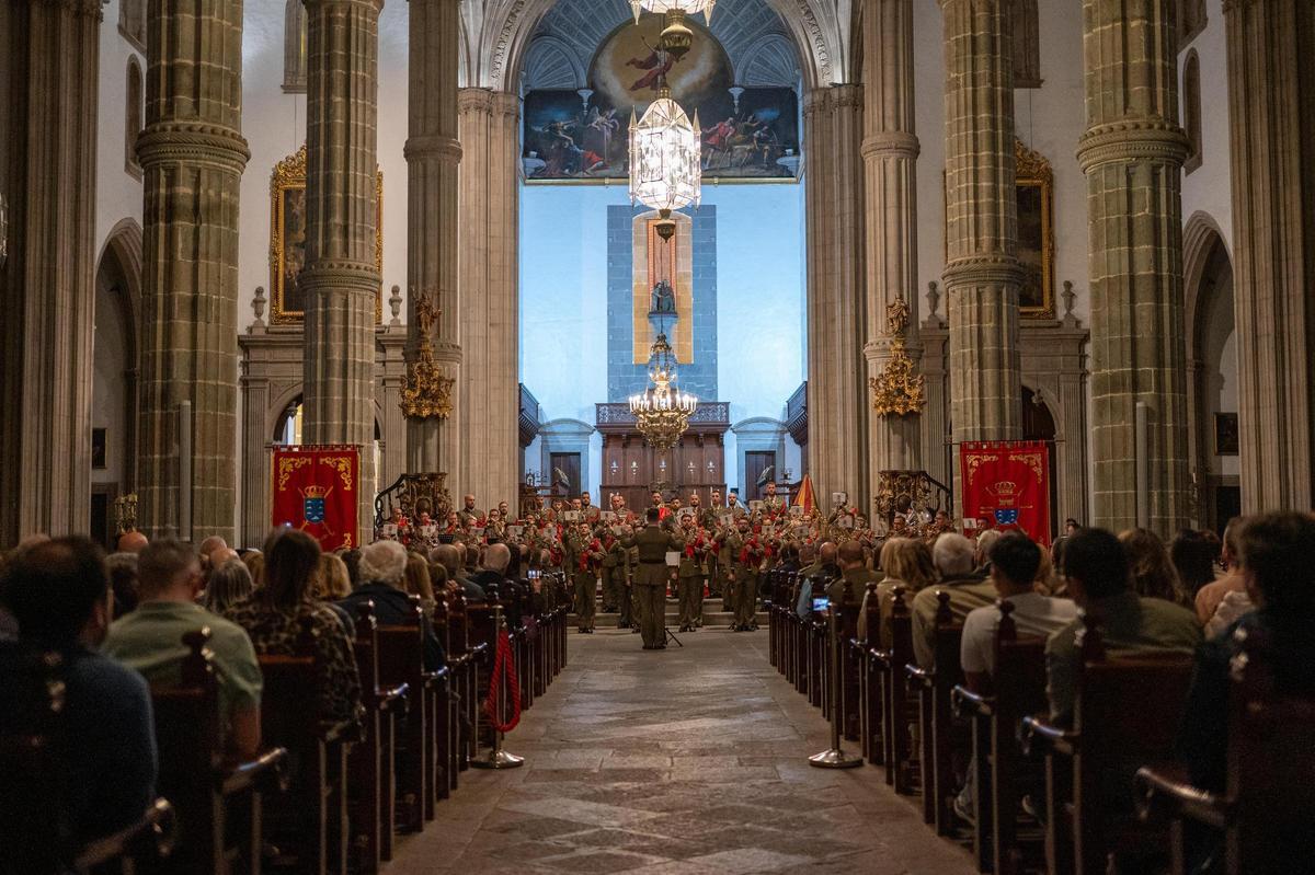Así fue el concierto cofrade de la Banda de Guerra en la Catedral de Canarias