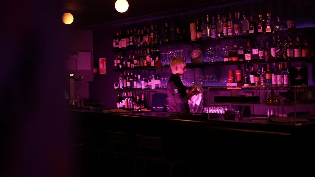 Interior de la coctelería Speakeasy