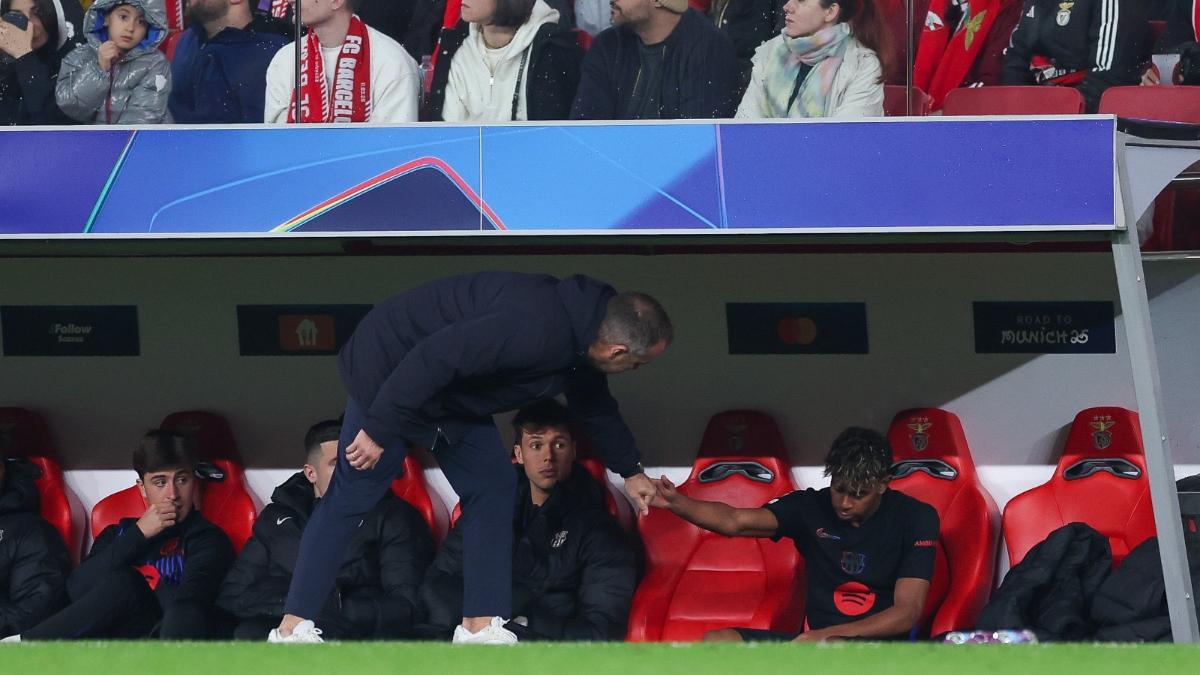 Lamine y Flick conversaron justo después del cambio del atacante frente al Benfica
