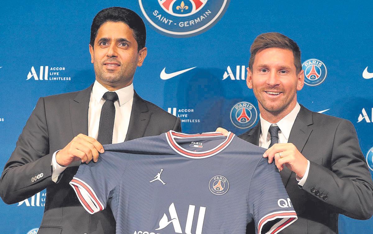 Nasser Al-Khelaifi, presidente del PSG y dueño de Bein Sports, durante la presentación de Leo Messi como nuevo jugador del club parisino.