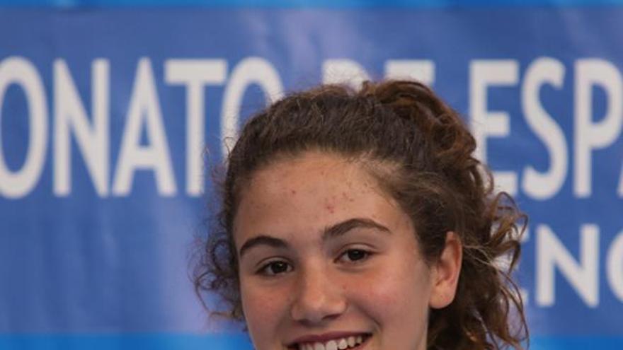 Aitana Fernández, con su medalla de campeona de España