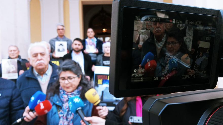 Colectivos memorialistas marchan hasta la fosa de Monumento para reimpulsar las políticas de memoria histórica