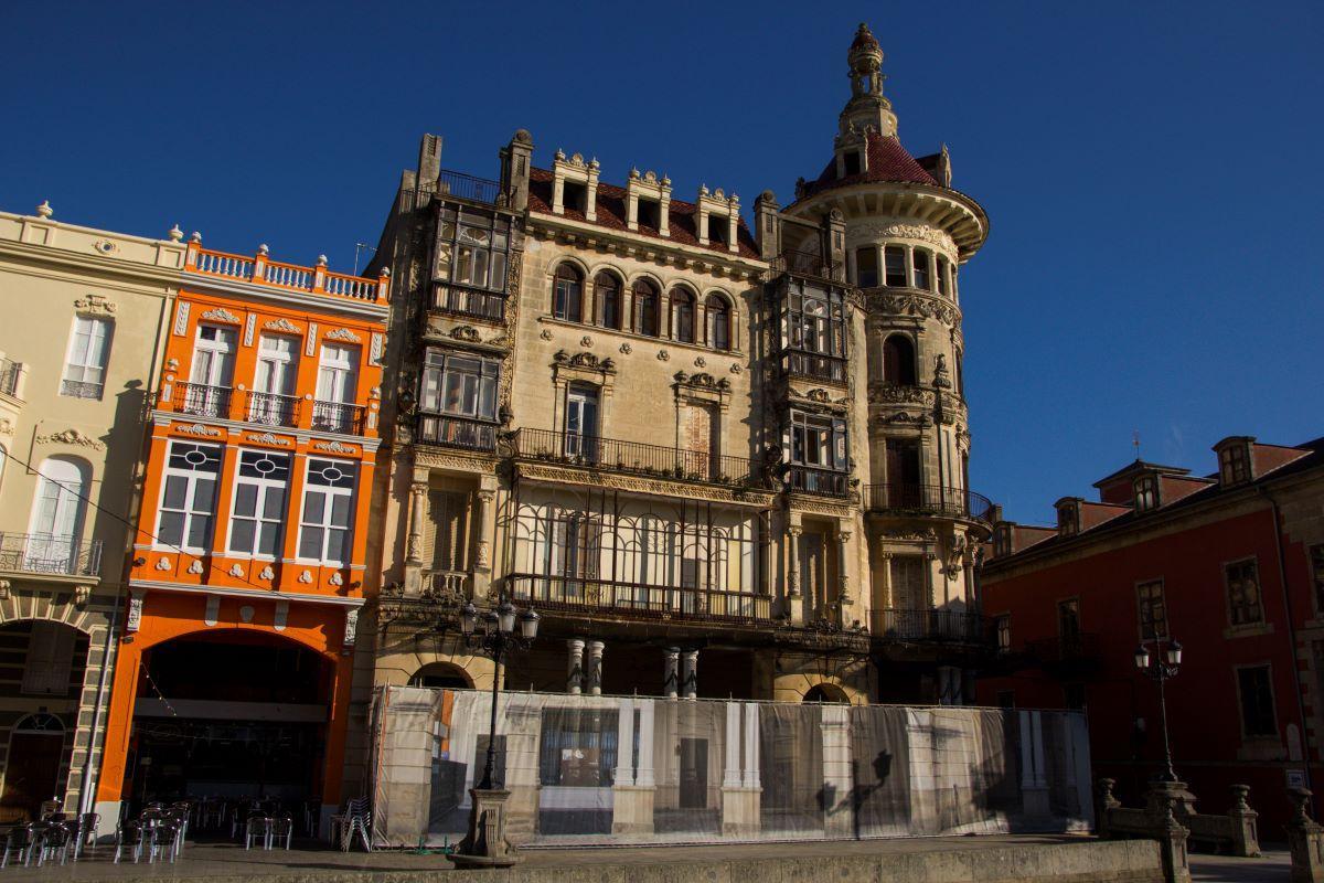 La Torre de los Moreno es uno de los mejores ejemplos de la arquitectura indiana en Galicia.