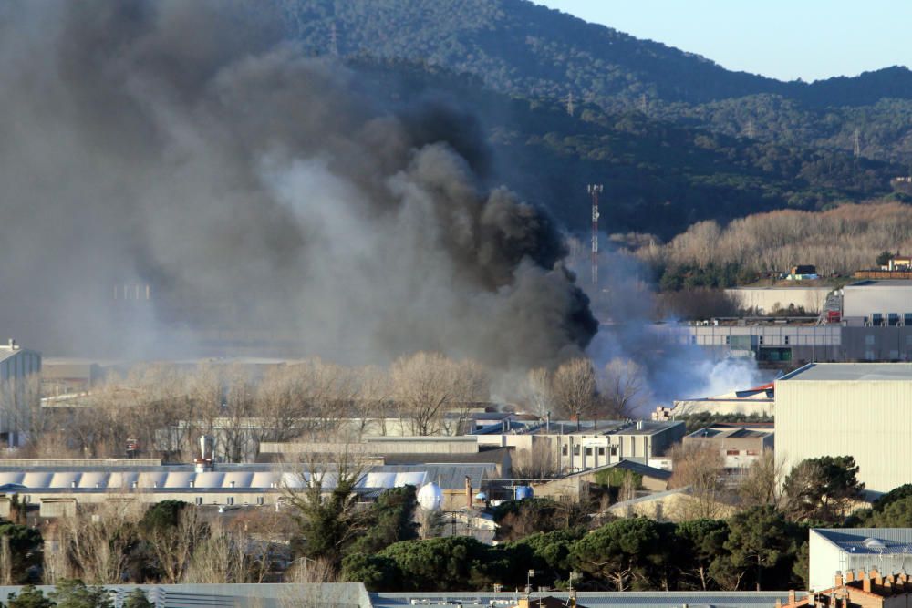 Incendi en una empresa de reciclatge a Sant Feliu de Buixalleu