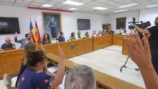 Torrevieja modifica al alza los salarios de secretarios de grupo y concejales