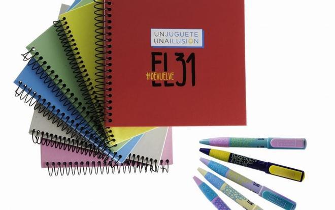 Cuadernos y bolígrafos solidarios de 'Un juguete, una ilusión'