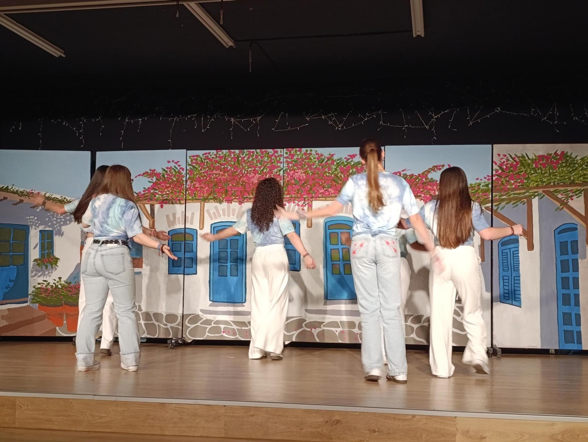 Grado baila al son de "Mamma Mía"