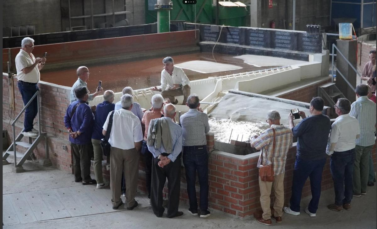 Momento de la visita al Cedex para ver la recreación del proyecto.