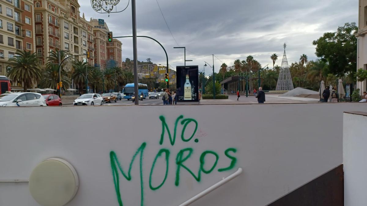 La pintada en la Plaza de la Marina.