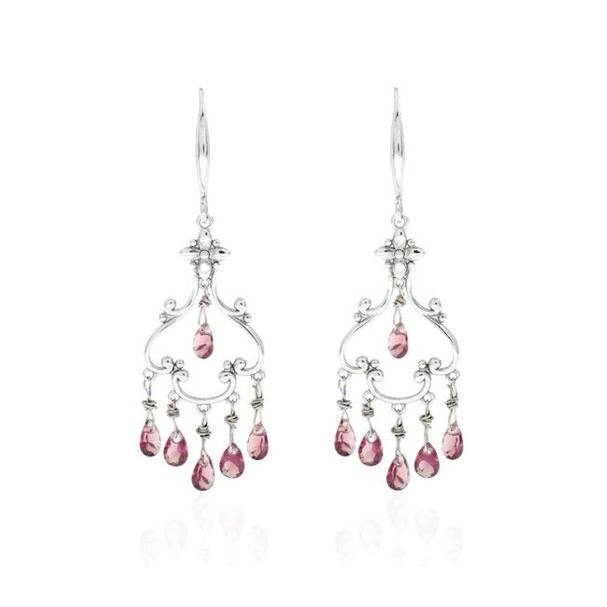 Pendientes largos de plata y cristales violetas de Agatha París