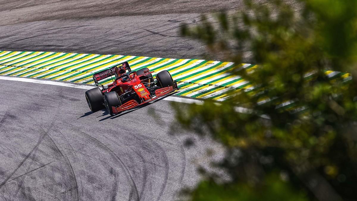 Carlos Sainz durante el Gran Premio de Brasil