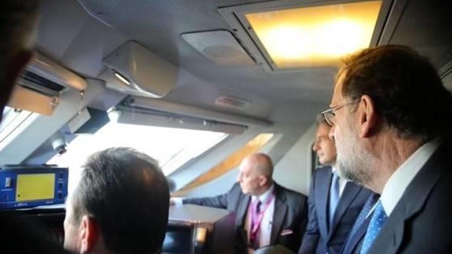 Mariano Rajoy, durant el trajecte inaugural del nou TAV Madrid-Castelló.