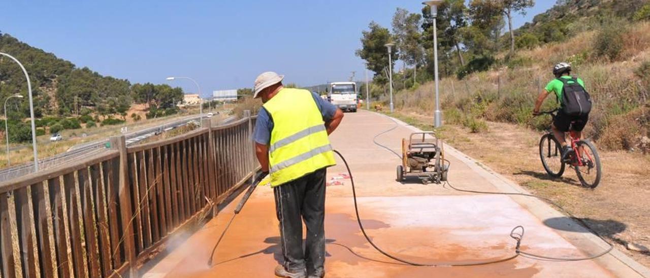 Los operarios ya han empezado a trabajar en el arreglo de este tramo del litoral.