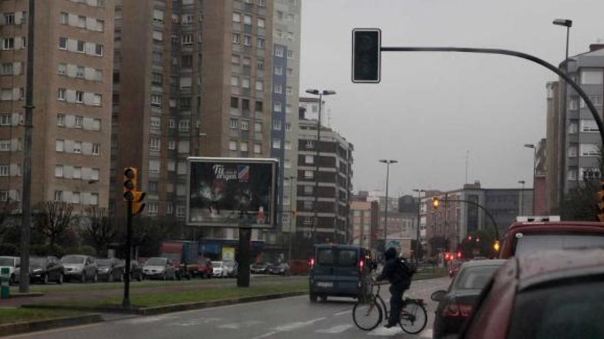 Nuevo punto de regulación semafórica en la calle de Carlos Marx.