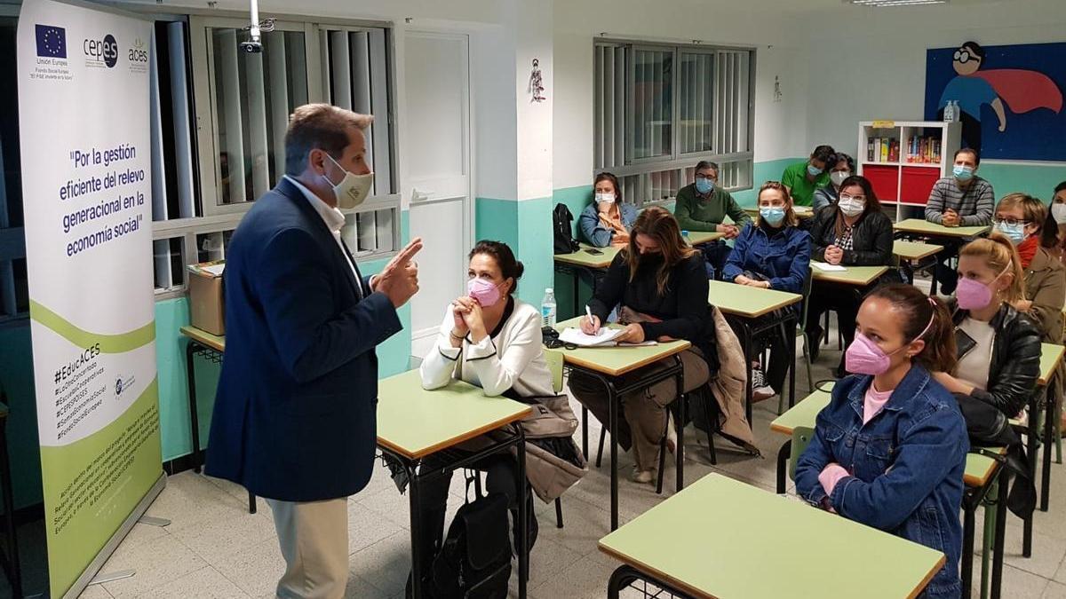 Imagen de la jornada de centros educativos de economía social en el colegio Manuel Siurot.