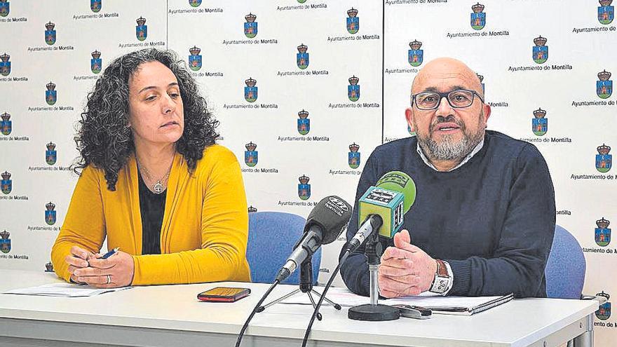 Rosa Rodríguez y Francisco Lucena, durante una rueda de prensa.