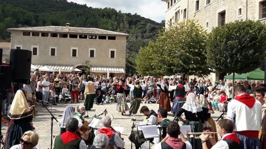 La actuación de la agrupación Aires de Tramuntana de Selva llamó mucho la atención.