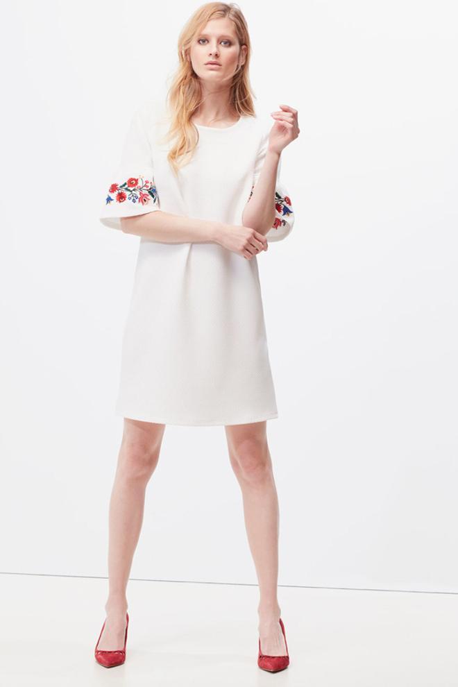 Vestido bordado de Cortefiel