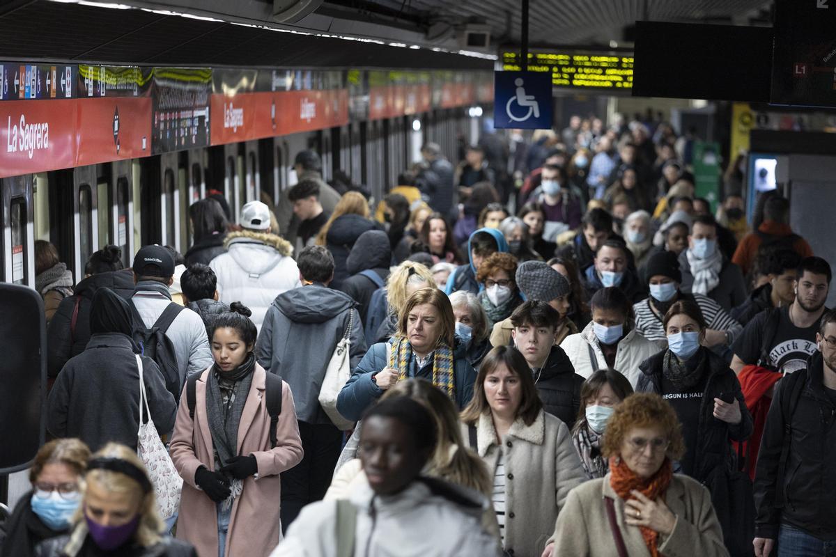 Primer día sin la mascarilla obligatoria en el transporte público