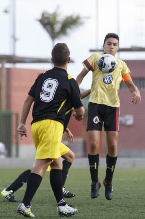 21.04.18 Las Palmas de Gran Canaria. Fútbol base intantil temporada 2017-18. Siete Palmas - Heidelberg. Anexo Estadio de Gran Canaria.  Foto Quique Curbelo  | 21/04/2018 | Fotógrafo: Quique Curbelo