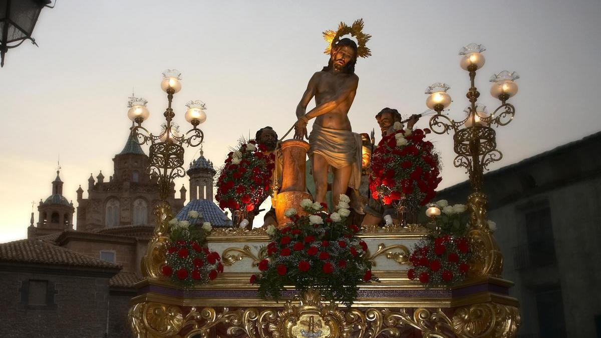 Procesión del Cristo atado a la columna, en la tarde del Jueves Santo, en Teruel.