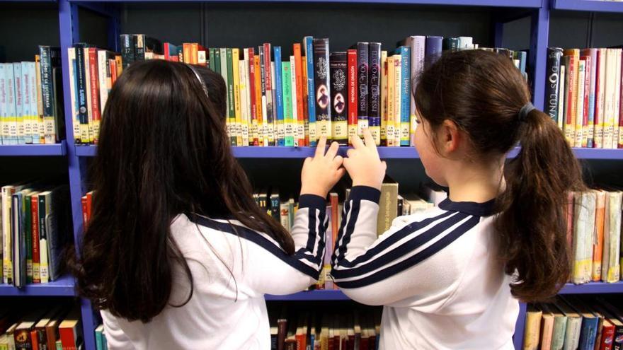 Alumnos de Torrent visita las bibliotecas municipales