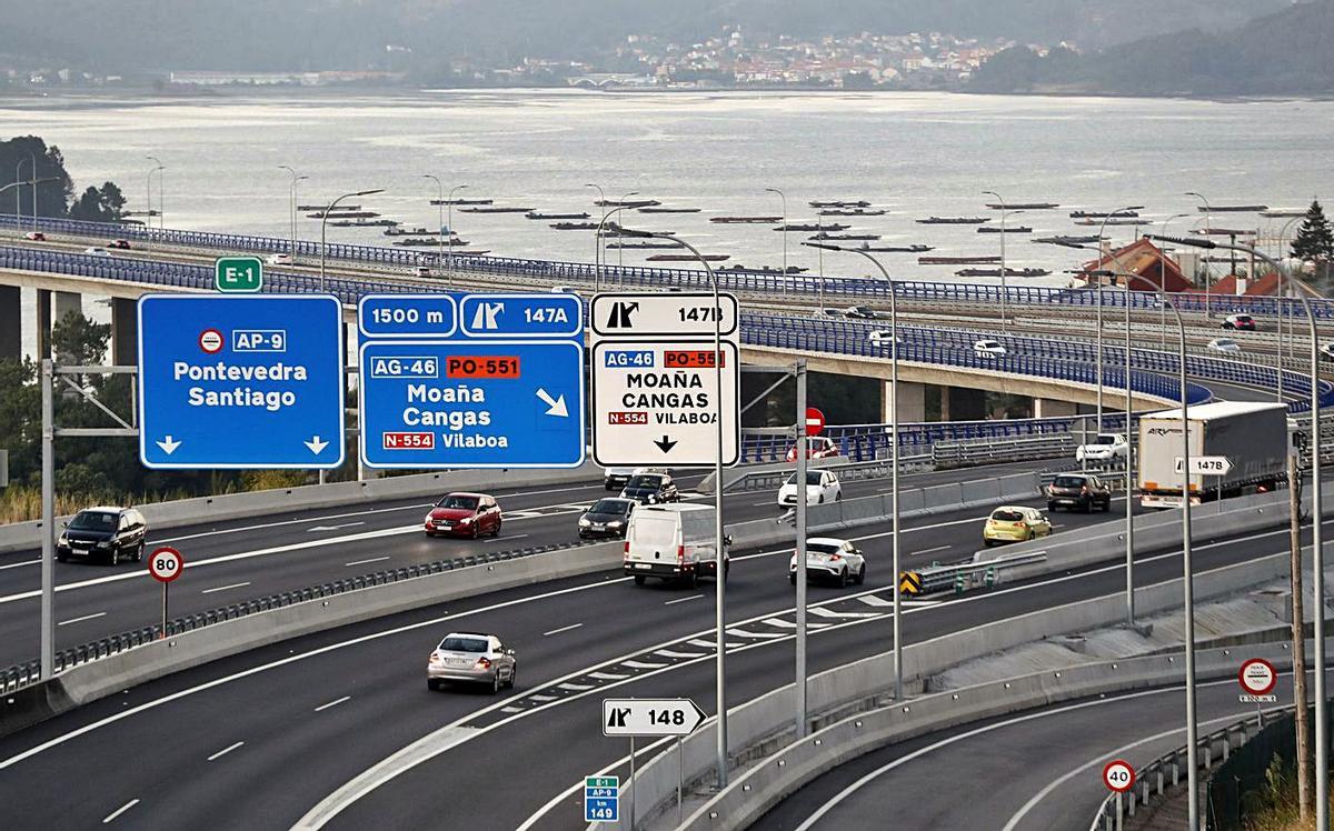 Tramo de la autopista a su paso por Rande. | // JOSÉ LORES