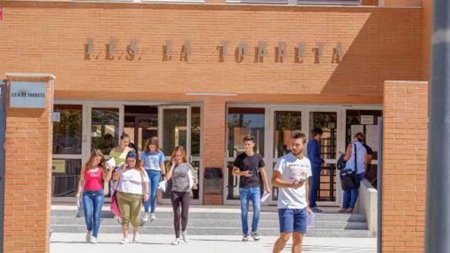 Inicio del curso en un centro de secundaria de Elda.