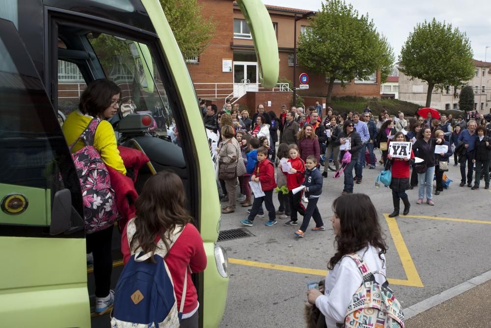 Manifestación para exigir la ampliación del IES Roces y del Colegio Alfonso Camín