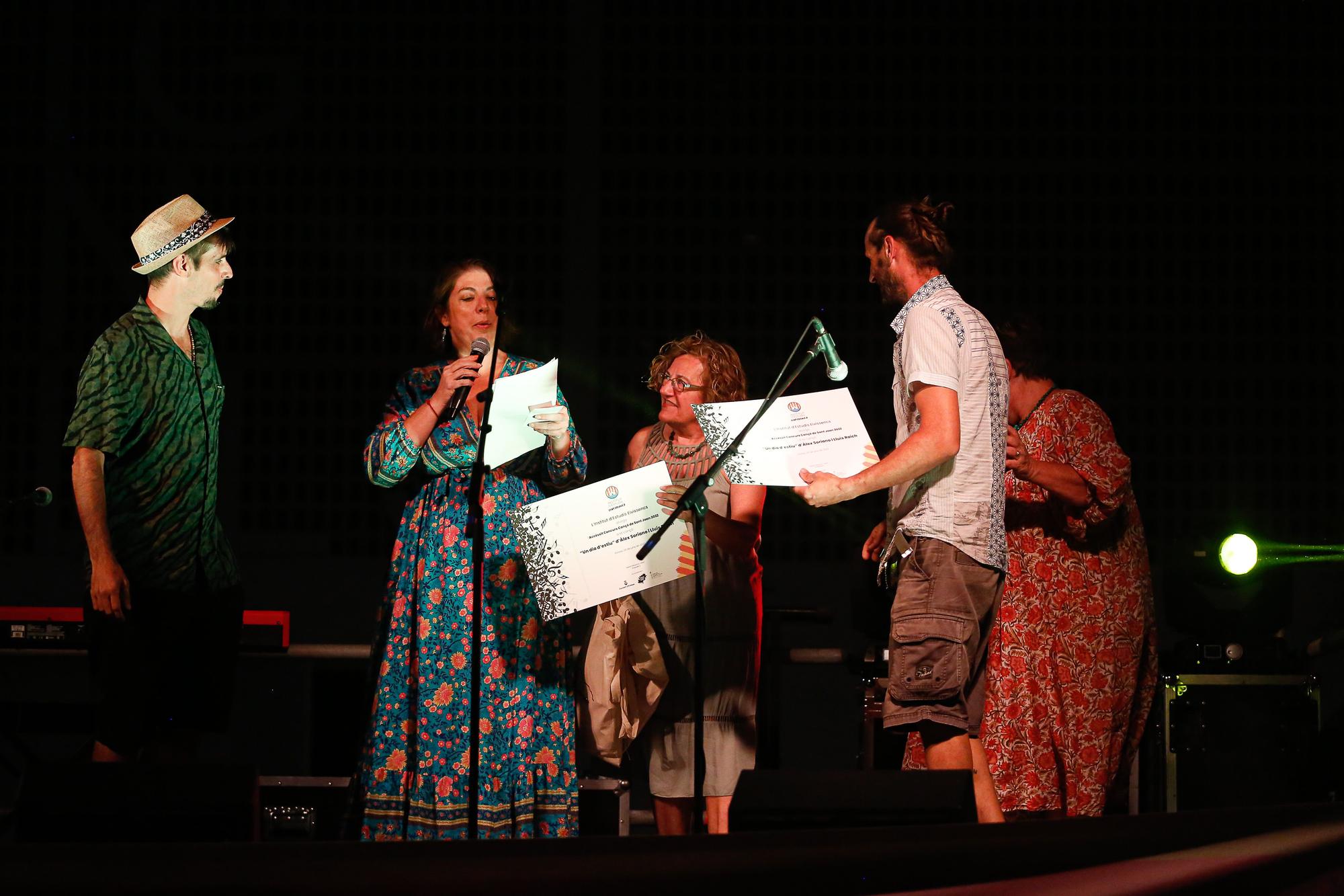 El Institut d'Estudis Eivissencs celebró su fiesta de la Nit de Sant Joan en Puig d'en Valls.