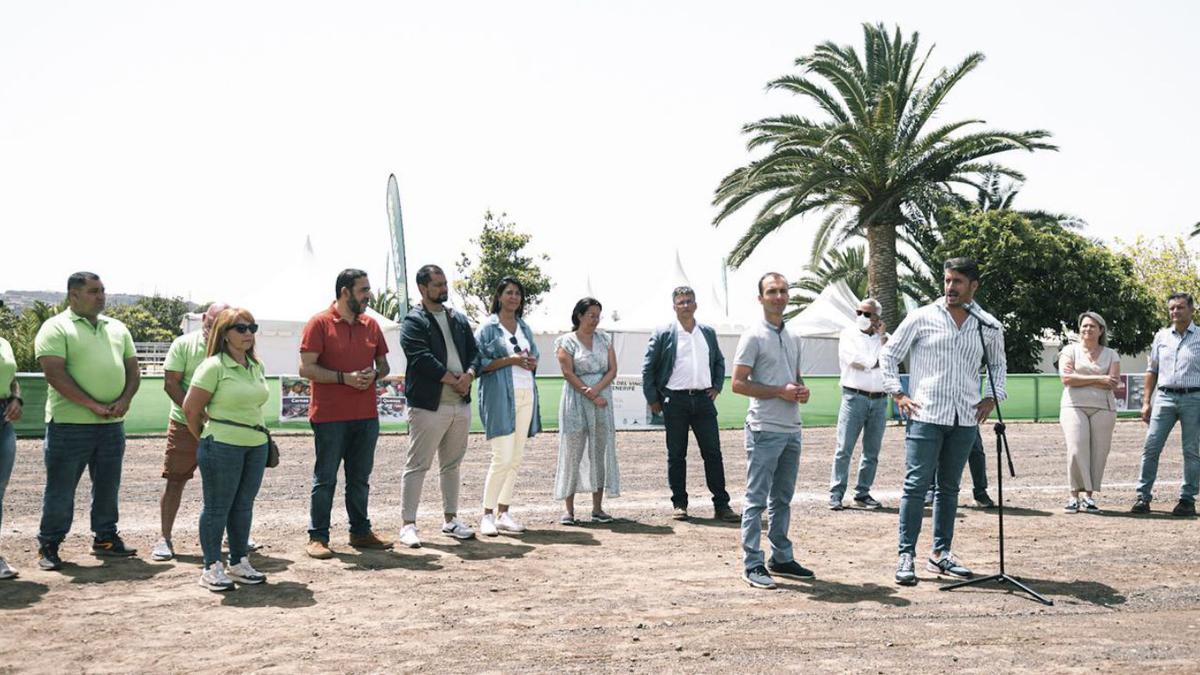 Las autoridades y organizadores inauguran ayer la Feria de Ganado de La Laguna.