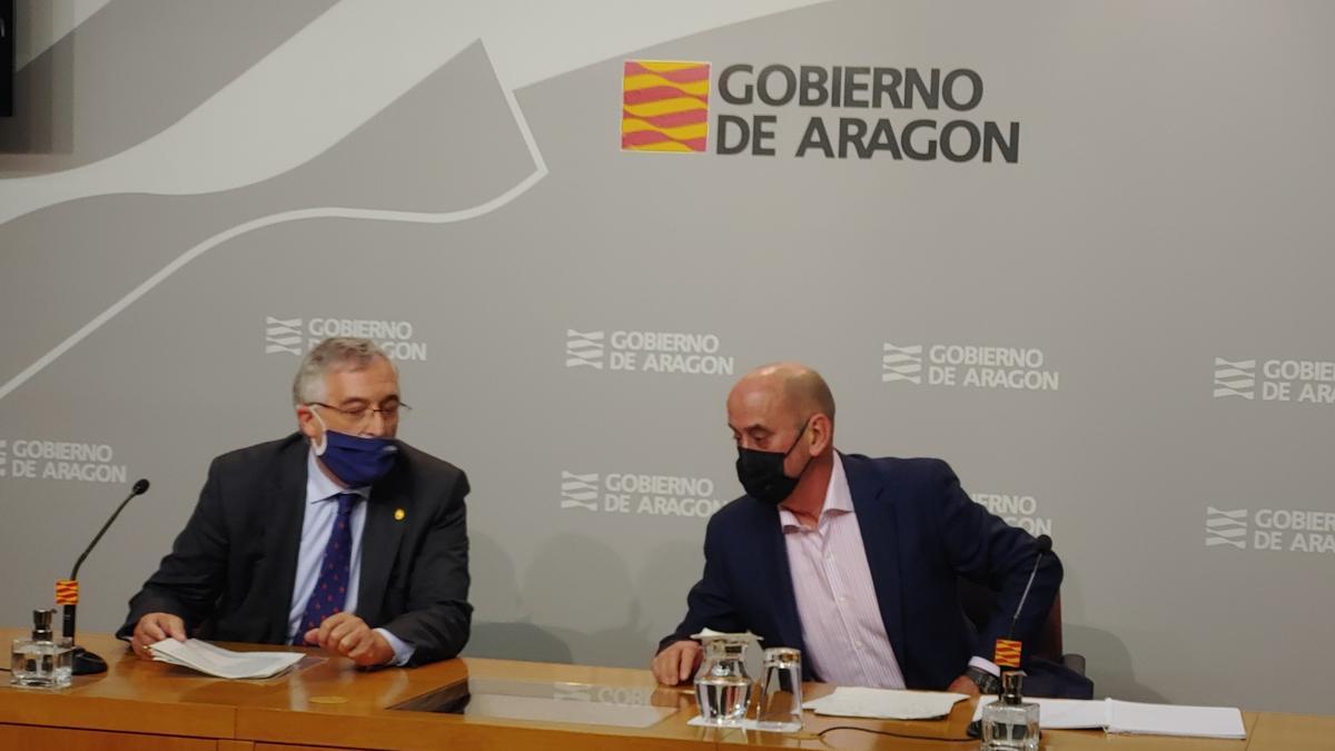 Olona y el director general de Producción Agraria, José María Salamero, en la valoración de la nueva PAC, esta mañana.