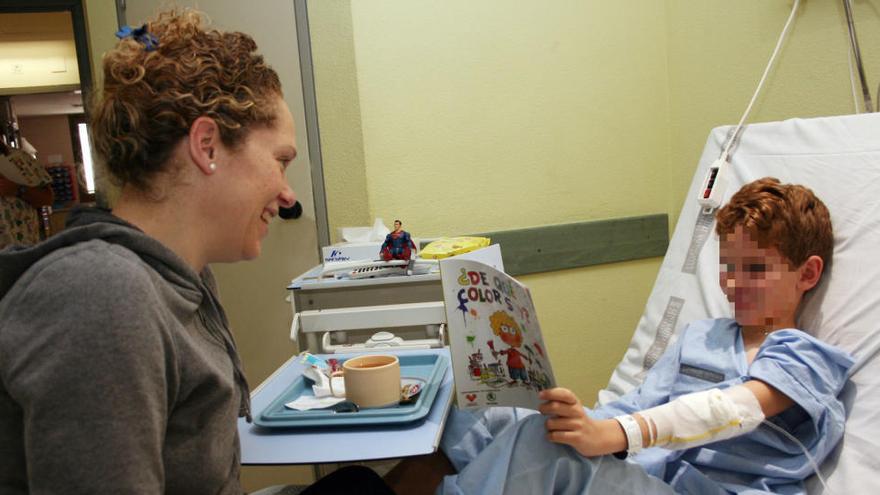 Los hospitales celebran el Día del Libro con los niños ingresados