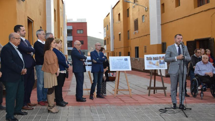 Inauguración de la rehabilitación de las viviendas sociales de Barrial, barrio donde una de sus calles llevará la nueva denominación