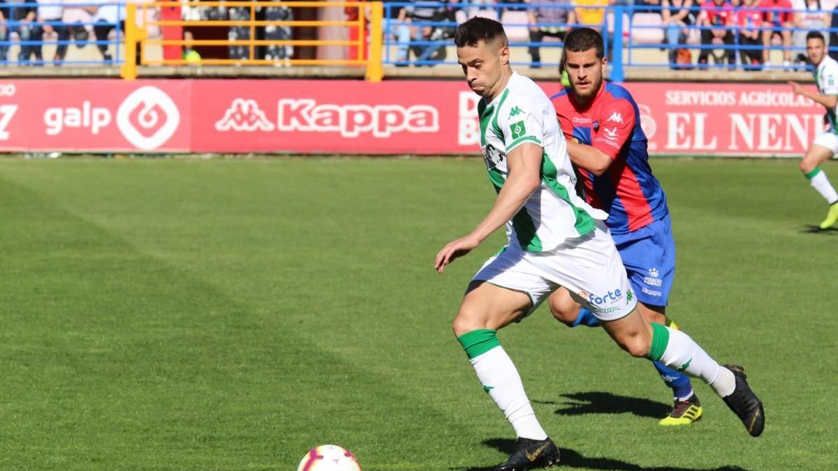 Jaime Romero, jugador del Córdoba CF entonces, en el 3-0 encajado ante el Extremadura, en marzo del 2019.