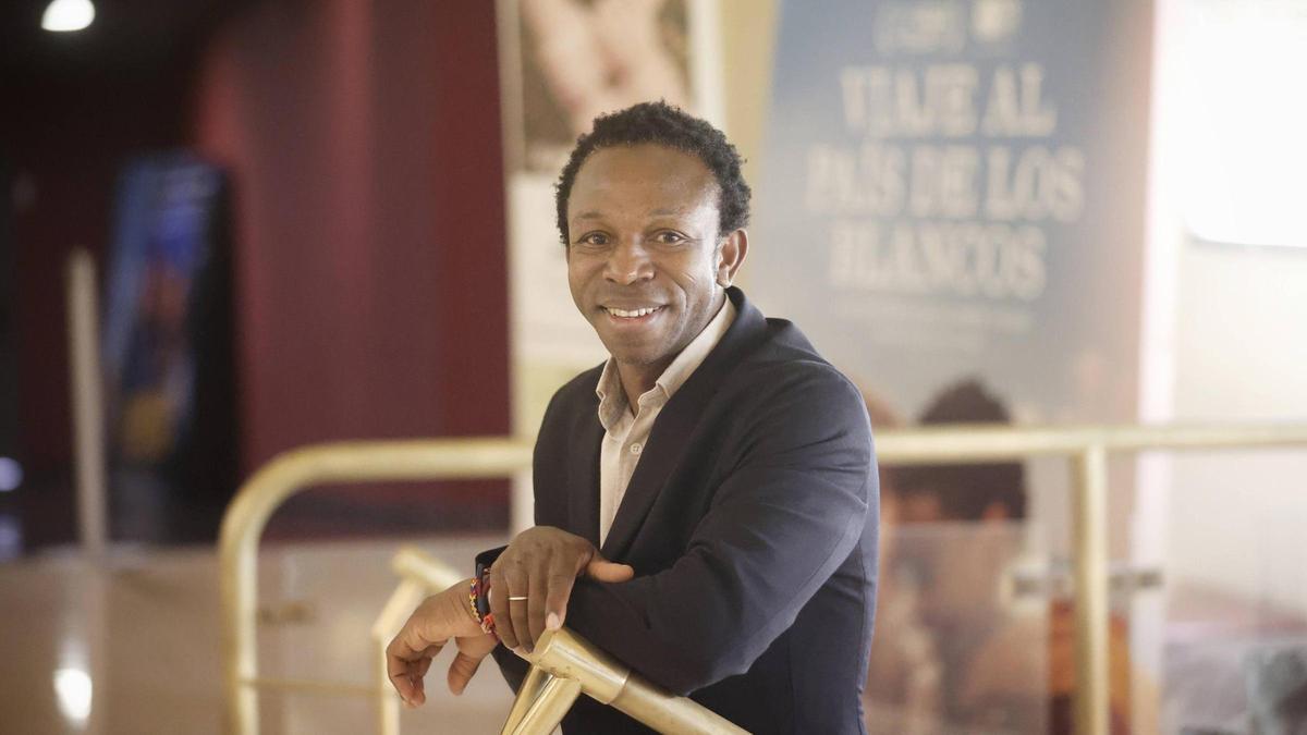 Ousman Umar, ayer en el Augusta antes de la proyección de 'Viaje al país de los blancos'