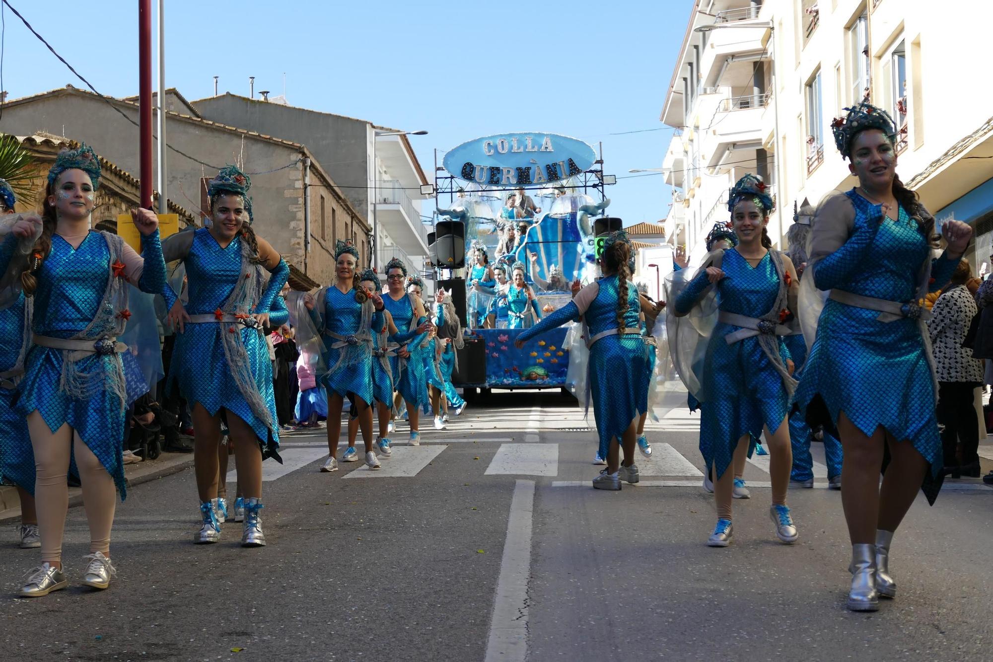 L'Escala s'acoloreix amb la rua de carnaval