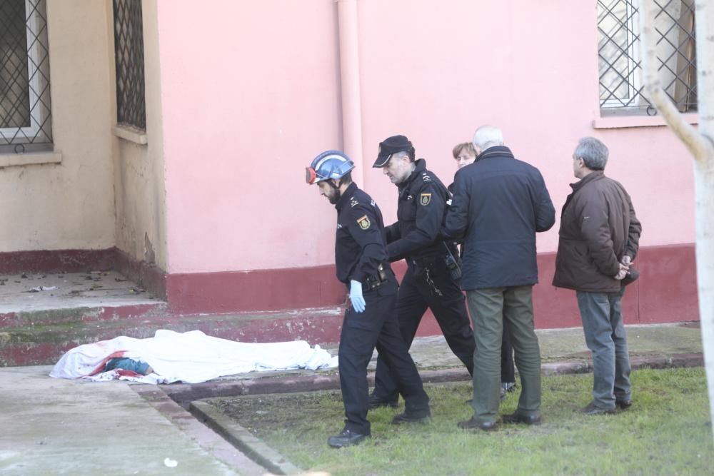 La mujer, de 64 años, trataba de huir del incendio registrado en un tercer piso de un edificio de la Avenida de Aragón