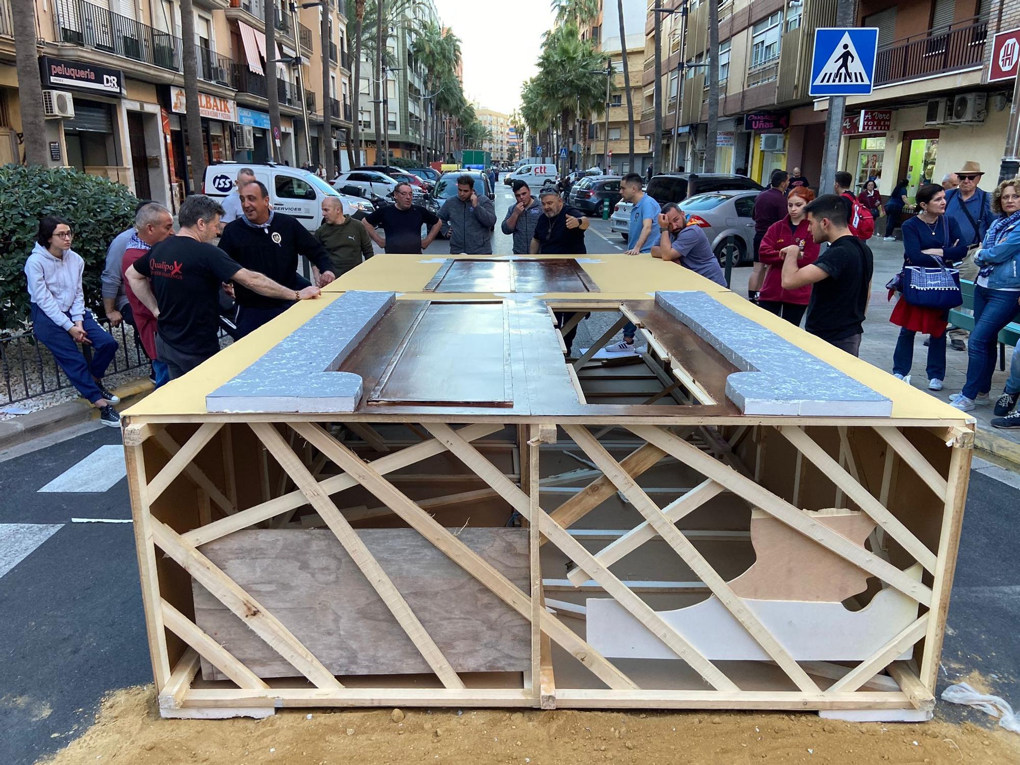 Plantà al tombe de la falla Sant Valerià de Torrent