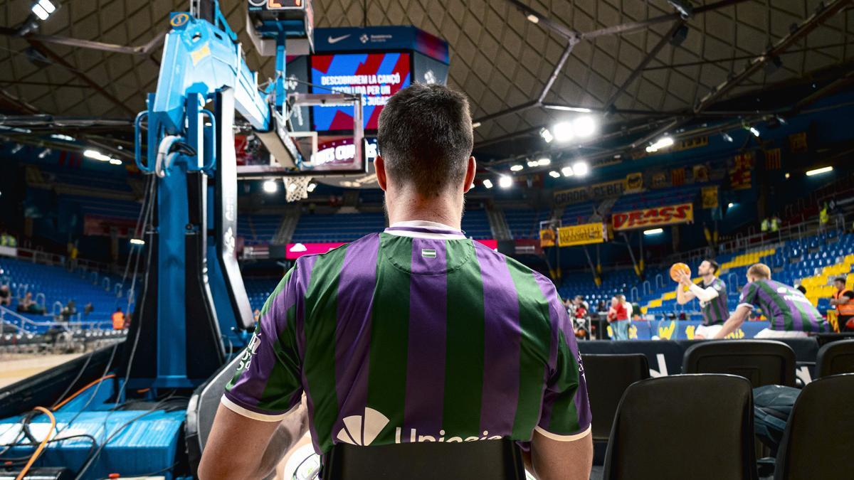 Calentamiento de los hombres de Ibon Navarro antes del inicio del segundo partido..