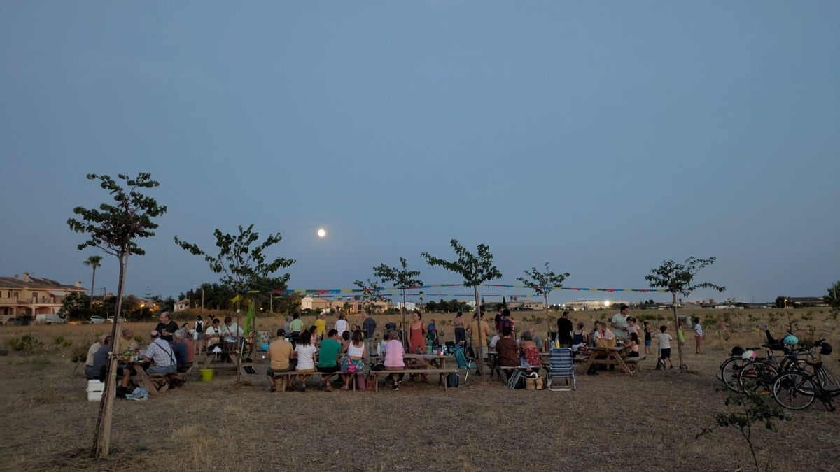 La cena contó con una gran participación popular.